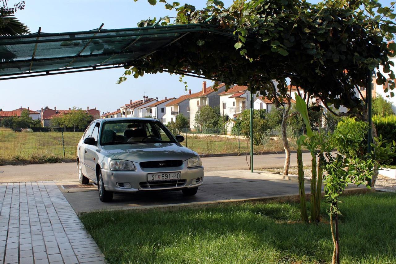Apartments With A Parking Space Umag - 7109 Exterior foto