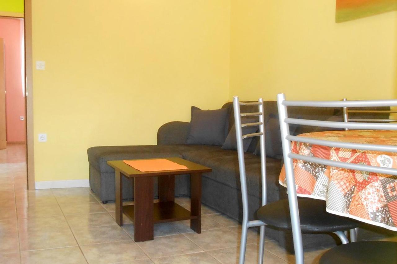 Apartments With A Parking Space Umag - 7109 Exterior foto